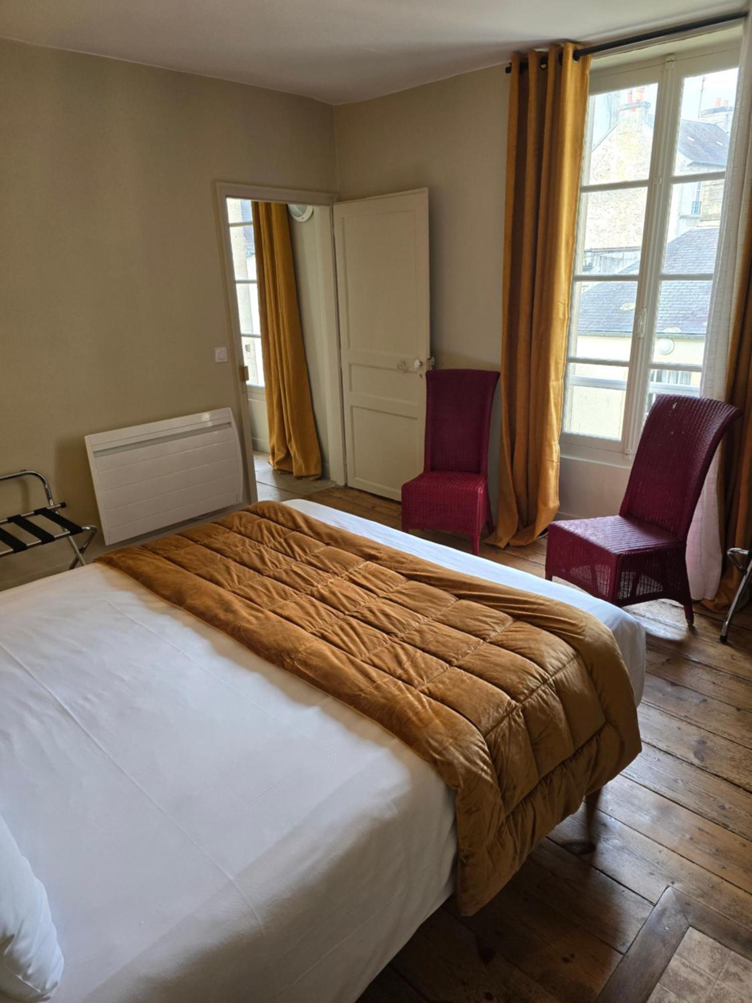 Au Loup Historic Apartments Bayeux Bagian luar foto